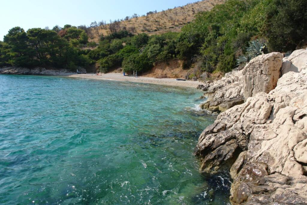 A Small Stone House By The Sea, In A Wineyard Nerezisca 外观 照片