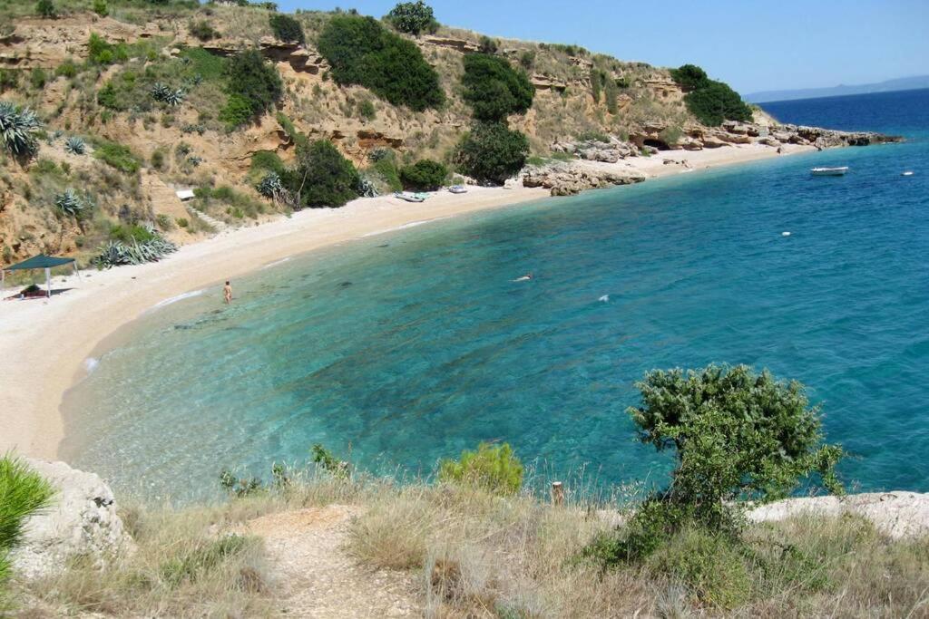 A Small Stone House By The Sea, In A Wineyard Nerezisca 外观 照片